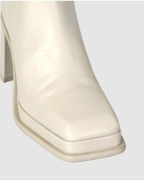 Beau Coops - Deonisia Ankle Boots