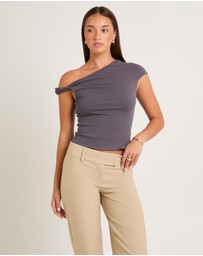 Alice In The Eve - Leah Twist Top