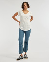 Amelius - Sadie V Neck Tee