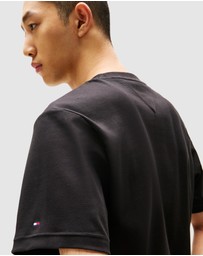 Tommy Hilfiger - Seasonal Flag Logo Tee