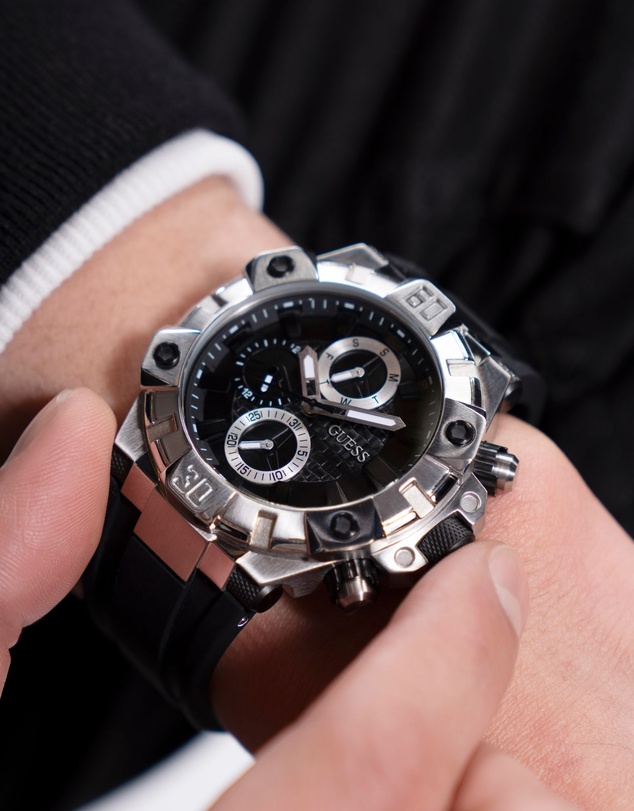 GUESS - Chrono Multifunction 46mm Silver-Tone with Black Dial and Silicone Strap