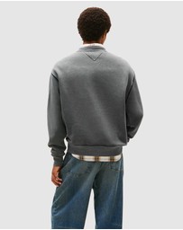 Tommy Jeans - Relaxed Garment Dyed Applique Crew