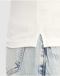 GUESS - Love Triangle Pearls Short Sleeve T-Shirt