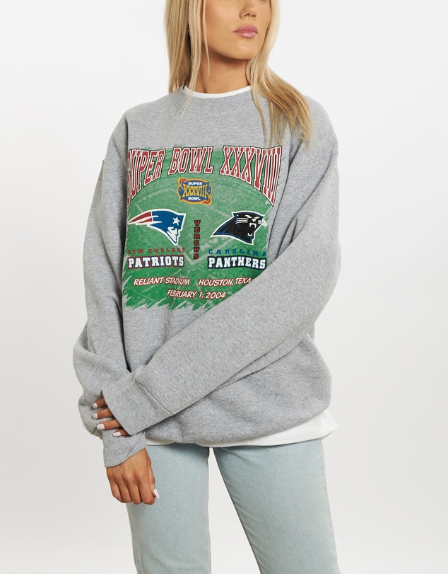 Vintage by The Real Deal - Pre Loved - Vintage NFL Super Bowl 'Patriots v Panthers' Sweatshirt