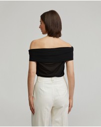 Oxford - Nia Mesh Off-Shoulder Top
