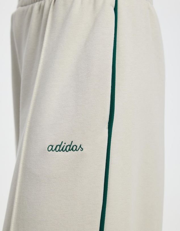 adidas Sportswear - Seasonal Essentials Colorpop Pants With Embroidered Graphic