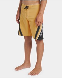Billabong - Boys 8 to 16 Fluid 2K Pro Boardshorts
