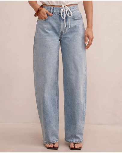 Forever New Petite - Emma Petite Mid Rise Barrel Leg Jeans