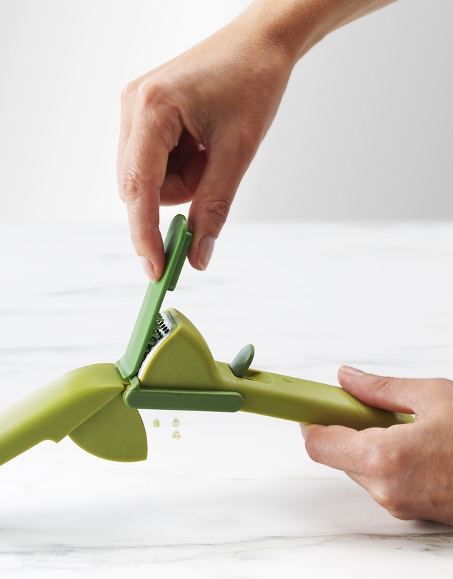 Joseph Joseph - CleanForce™ Garlic Press (Green)