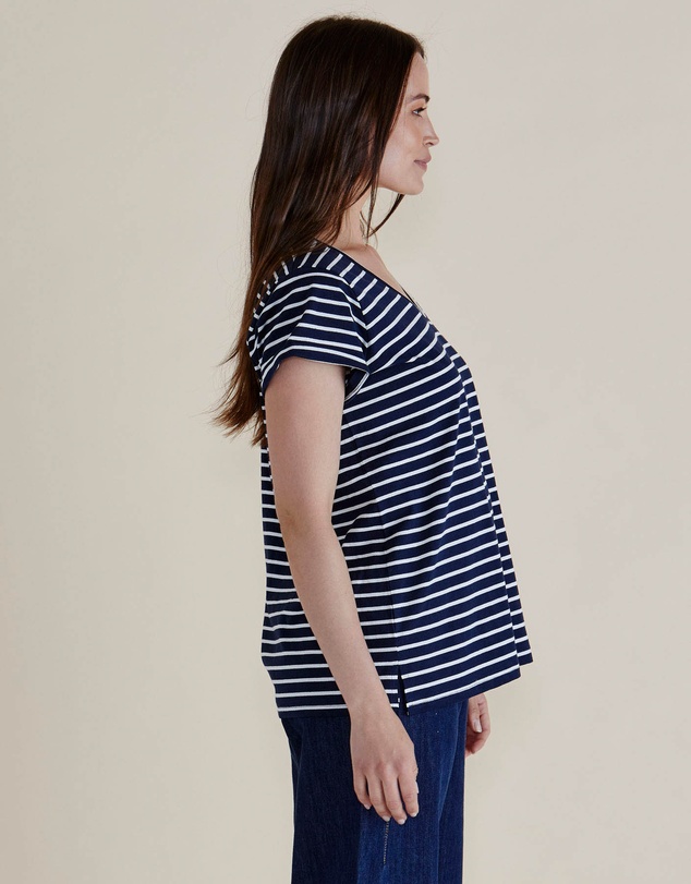 Betty Basics - Ayla V-Neck Tee