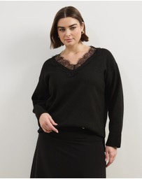 Atmos&Here Curvy - Teo V Neck Knit Jumper With Lace Trim