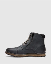 Uncut - Marlboro Boots