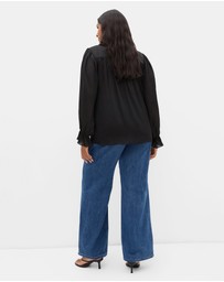 City Chic - Plus size Maia Ruffle V Neck Top - black