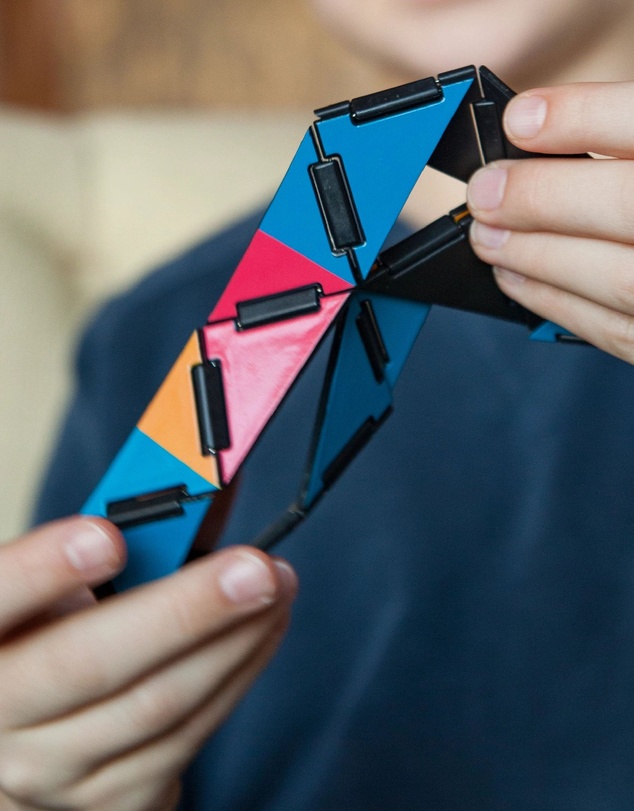 Fat Brain Toys - Fat Brain Ivans Hinge Game