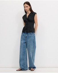 Calli - Tucked Sleeveless Shirt