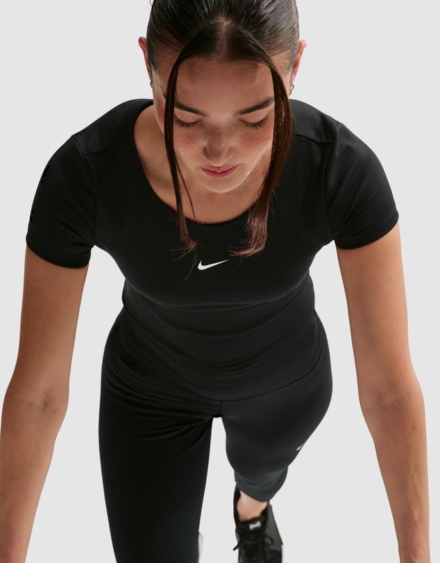 Nike - One Fitted Dri-FIT SS Cropped Top