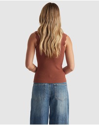 Decjuba - Kai Scallop V Neck