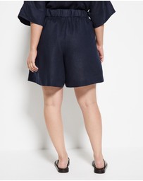 Commonry - Lucie Short