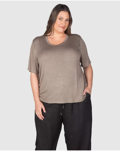 Love Your Wardrobe - Kelly Dipped Hem T-shirt