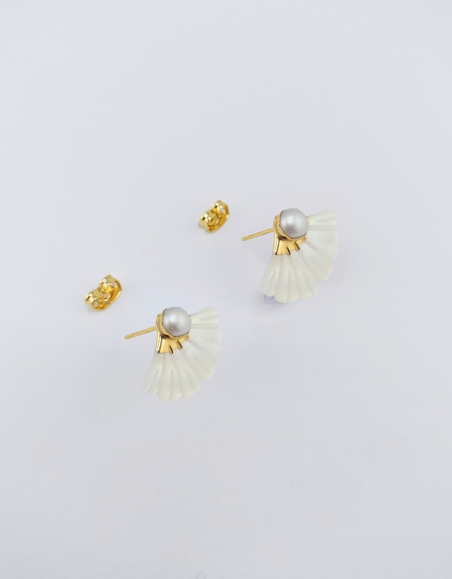 Izoa - Fan Pearl Stud Earrings
