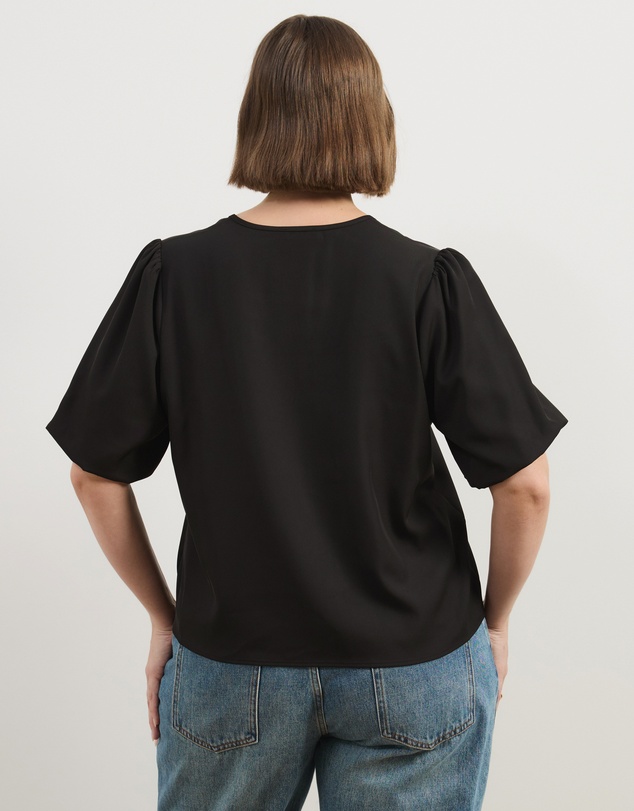 Atmos&Here Curvy - Aurelia V-Neck Puff Sleeve Blouse