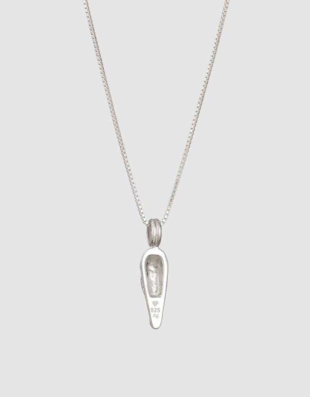 Kuzzoi - ICONIC EXCLUSIVE - Hammered Shield Pendant Necklace in 925 Silver