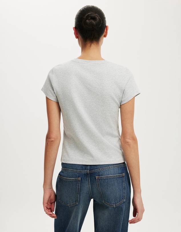 Cotton On - 90s Baby V-Neck Tee