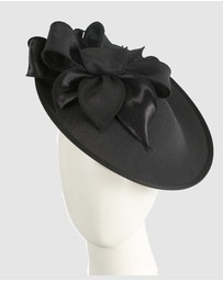 Max Alexander - Black Plate Racing Fascinator