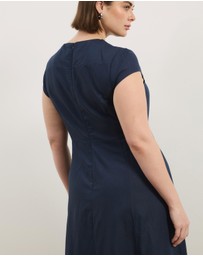 Atmos&Here Curvy - Lorry Keyhole Linen Blend Maxi Dress