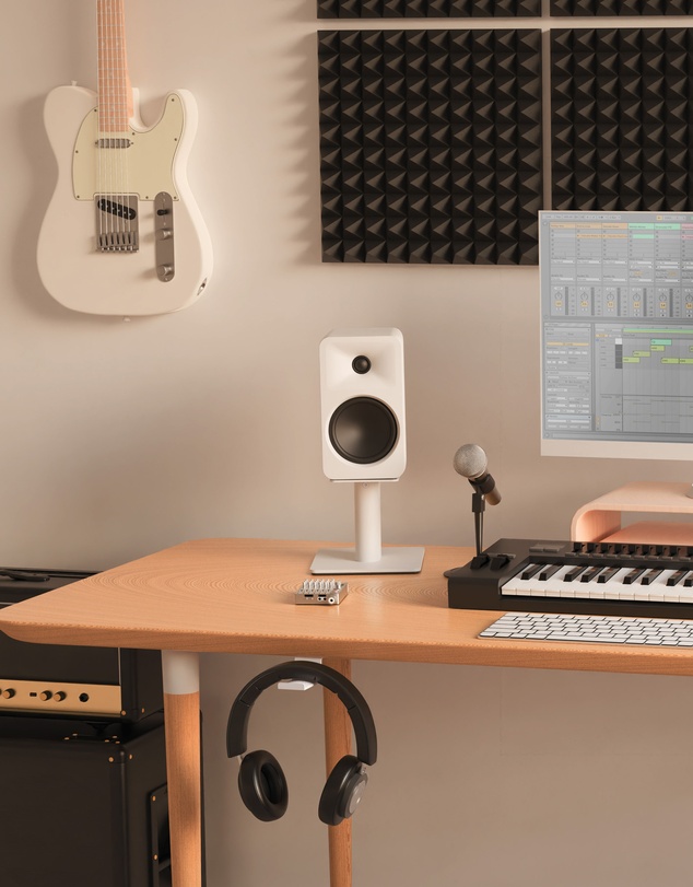 iWorld - Kanto ORA4 140W Powered Reference Speakers with USB-C Input and Bluetooth - White, Pair