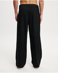 Cotton On - Super Baggy Pleated Pant