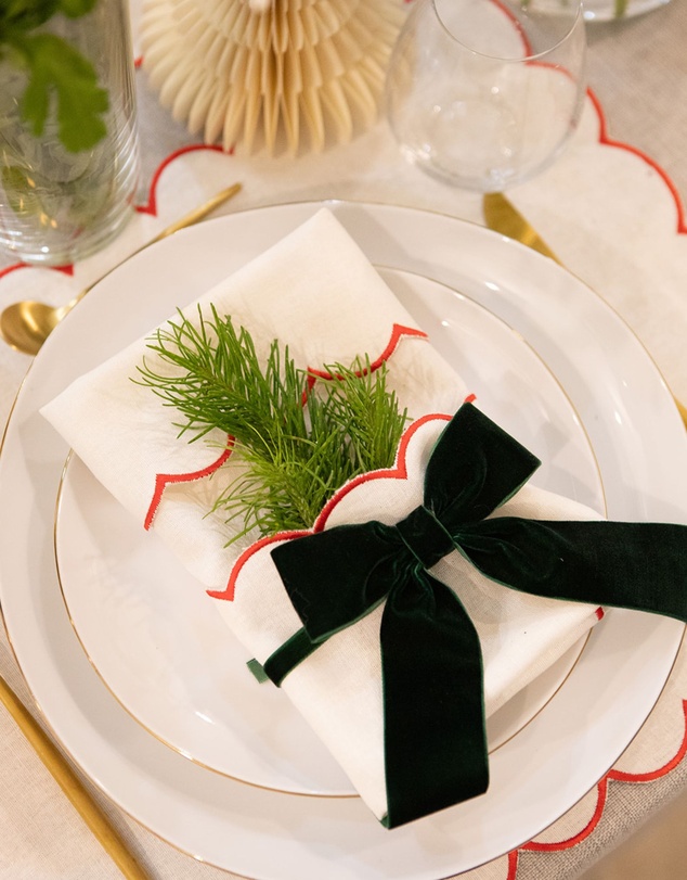 Tablescaped - Festive Season - Set of 4 Green Velvet Bow Napkin Rings