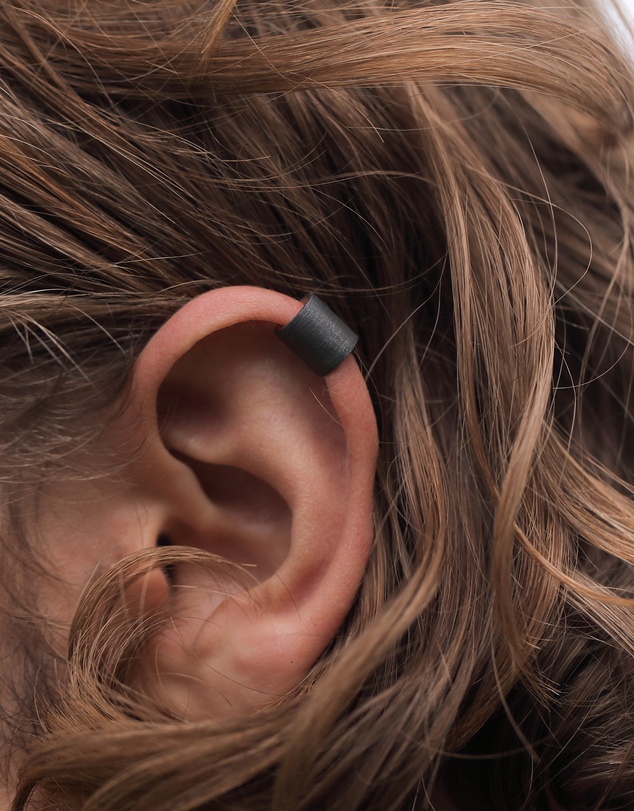 Kuzzoi - ICONIC EXCLUSIVE - Single Wide Ear Cuff in Oxidised 925 Sterling Silver