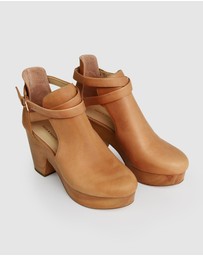 Belle & Bloom - Fearless Clog Ankle Boot - Tan