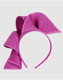 Max Alexander - Large Wavy Fuchsia Racing Fascinator