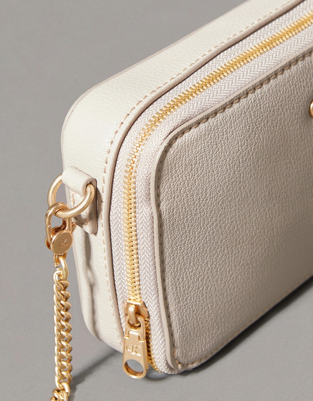 Calvin Klein - Crossbody Wallet Bag