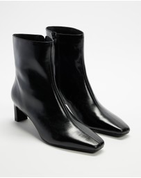 AERE - Isabel Heeled Leather Ankle Boots