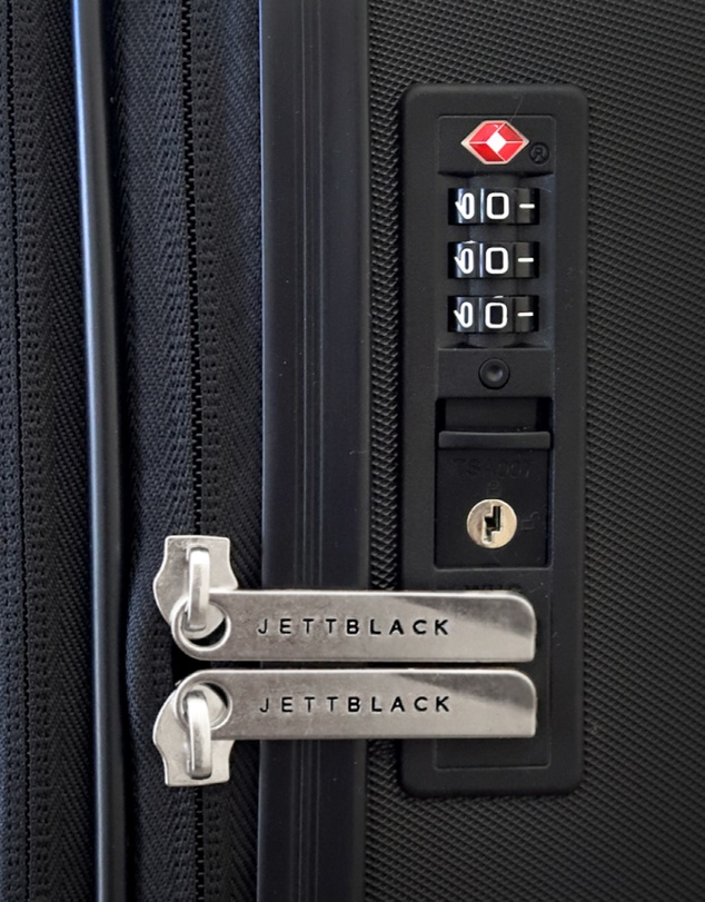 JETT BLACK - Iceberg Paragon Large Suitcase