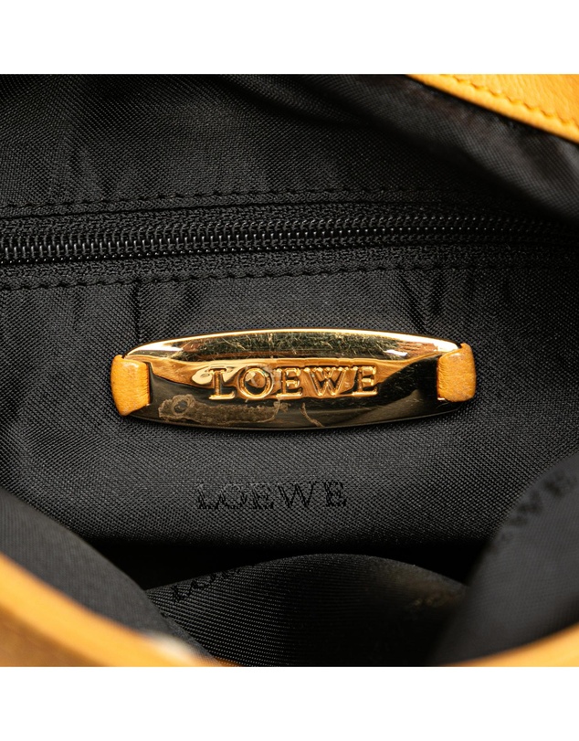 Pre-Loved by Azura Reborn - Pre-Loved loewe Elegant Leather Shoulder Bag for Everyday Use and Stylish Look