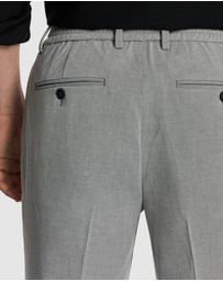 yd. - Motion Slim Cropped Chino