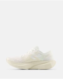 New Balance - FuelCell Rebel v4 - Women's