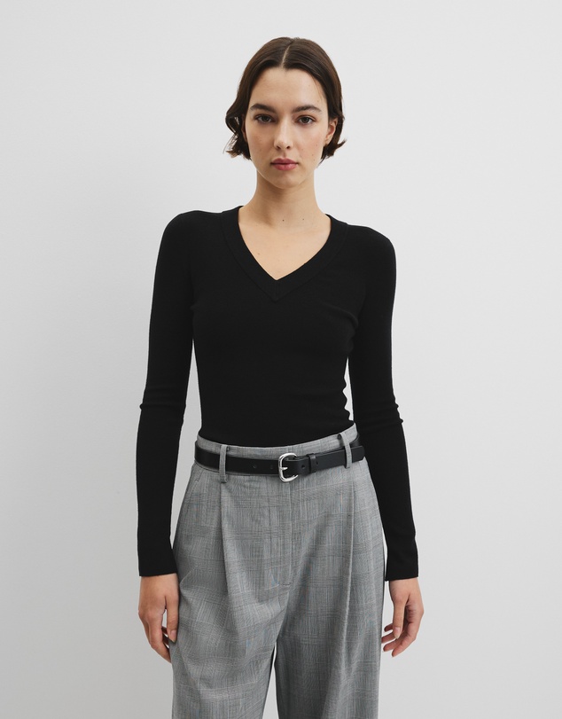 Country Road - Wool Silk V-neck Neck