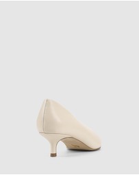 Siren - Flynn Point Toe Pumps