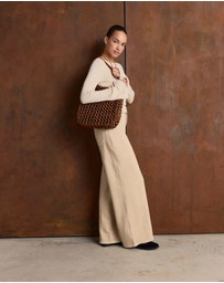 La Tribe - Naomi Tote
