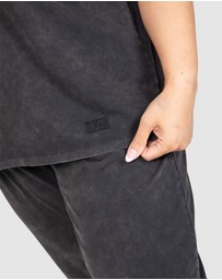 Love Your Wardrobe - Mackenzie Acid Wash Tee