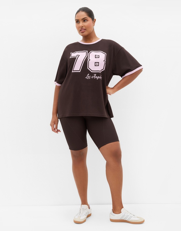 City Chic - Plus size Oversized LA Print Tee - chocolate