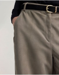 Oxford - Kiera Suede Bermuda Shorts