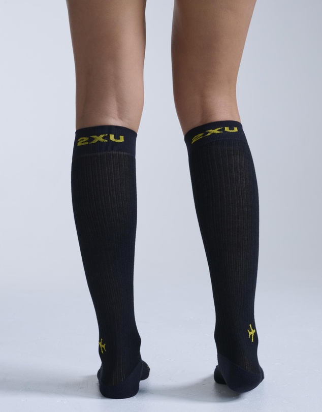2XU - Flight Bamboo Charcoal Compression Socks