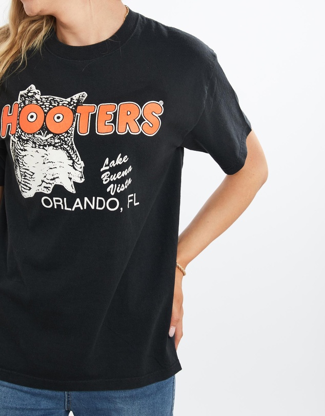 Vintage by The Real Deal - Pre Loved - Vintage 90s Hooters Tee