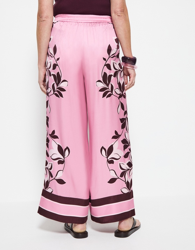 Commonry - Natalia Pant